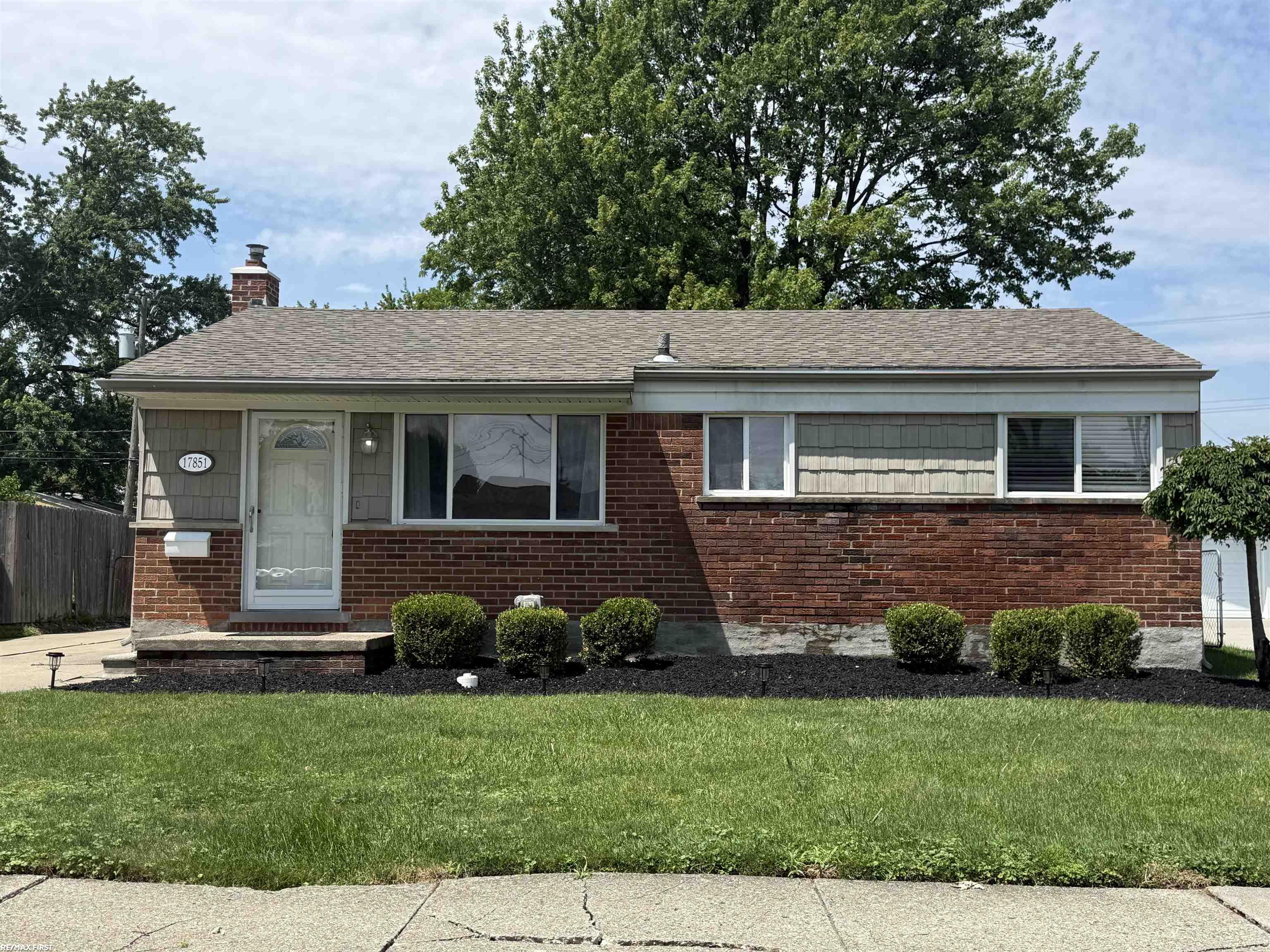 17851 Rainbow Road Fraser, MI 48026 - Photo 1 of 28