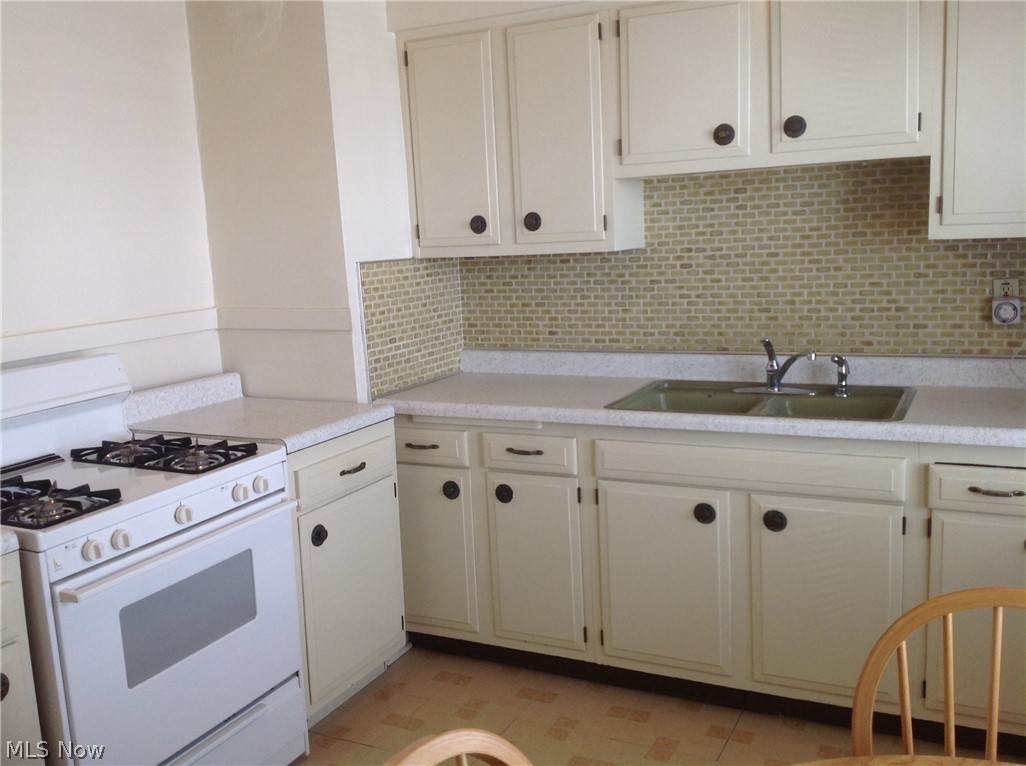 3649 Ludgate Road Cleveland, OH 44120 - Photo 11 of 28