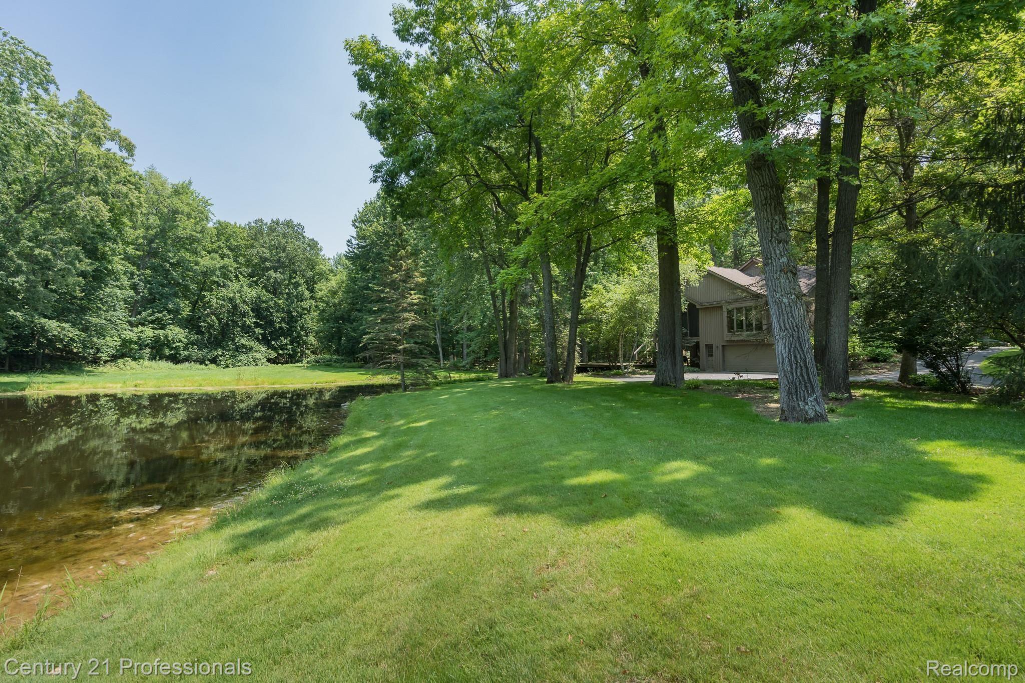 4781 Freer Street Rochester, MI 48306 - Photo 6 of 53 Freer MLS-W063.jpg