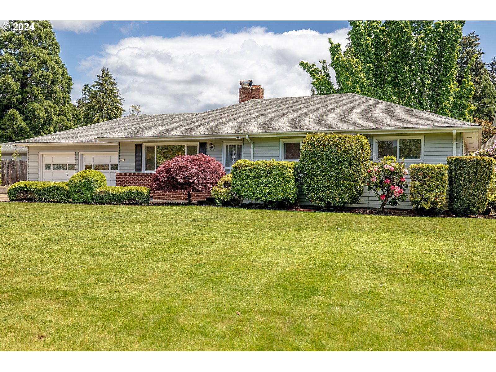 2885 Wayside Loop Springfield, OR 97477 - Photo 3 of 32 a front view of a house with a garden
