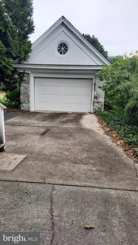 $3,200 | 2315 Magnolia Drive, Harrisburg, PA 17104