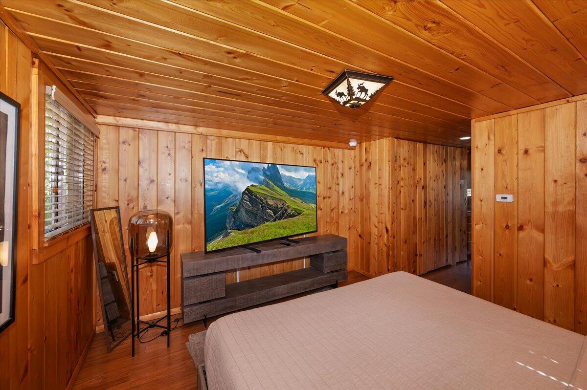 39187 Arapahoe Road Fawnskin, CA 92333 - Photo 18 of 33 a bedroom with a bed and a flat screen tv