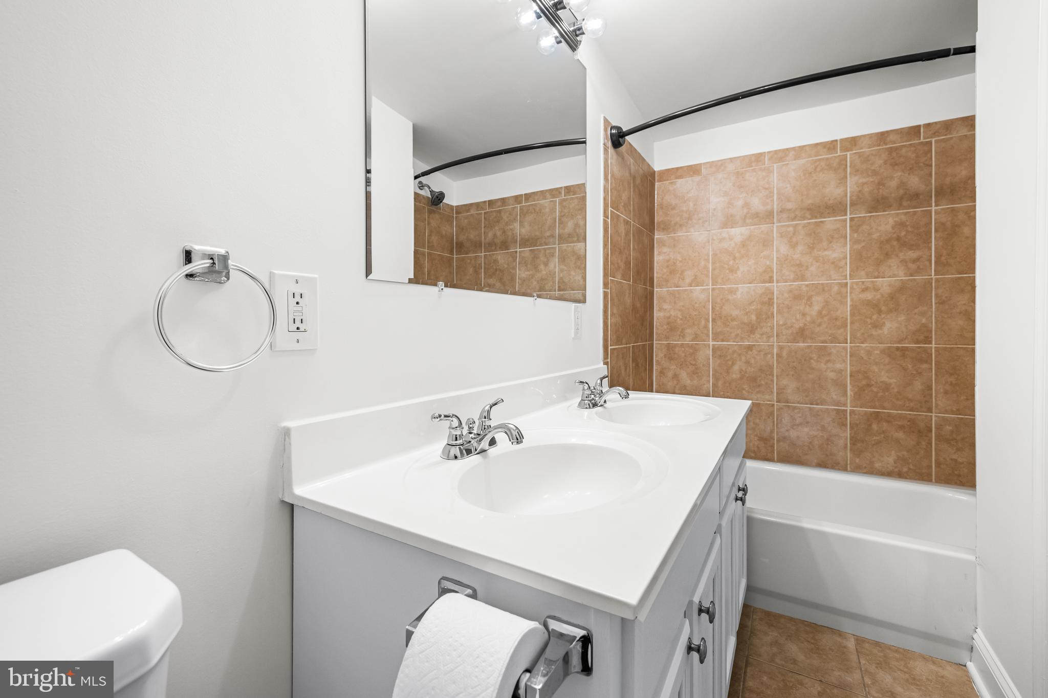 3336 Keswick Road Baltimore, MD 21211 - Photo 16 of 44 Full bath on second floor