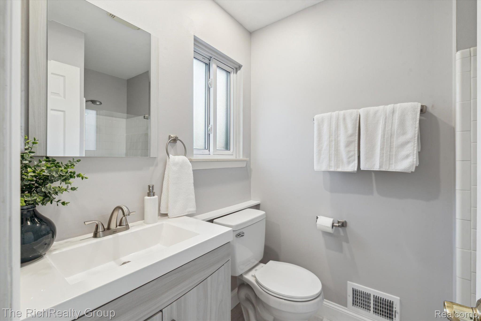 36502 Saxony Road Farmington, MI 48335 - Photo 30 of 51 Gallery Image 30