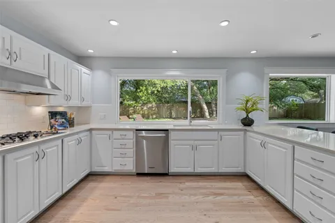 $1,075,000 | 8805 Point W Drive, Austin, TX 78759