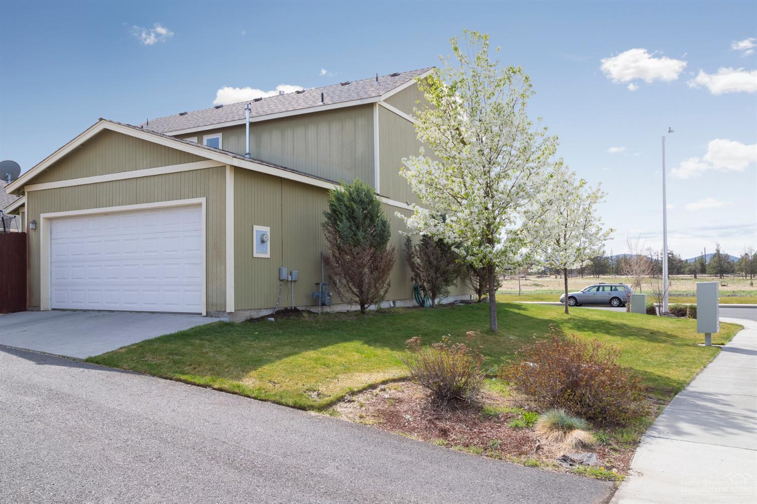 1332 Southwest 35th Street Redmond, OR 97756 - Photo 4 of 25 Gallery Image 4
