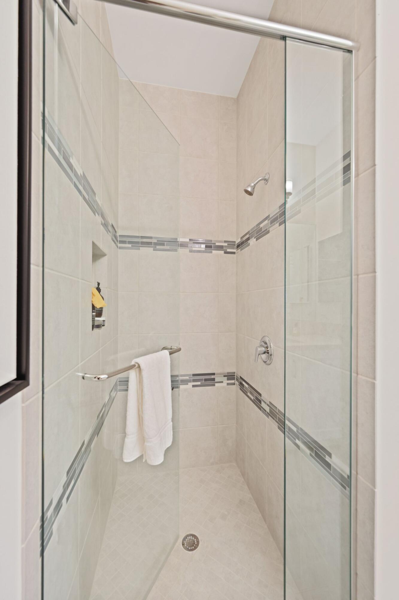 9137 Benedetta Place Boca Raton, FL 33496 - Photo 25 of 48 Shower in Guest Bath