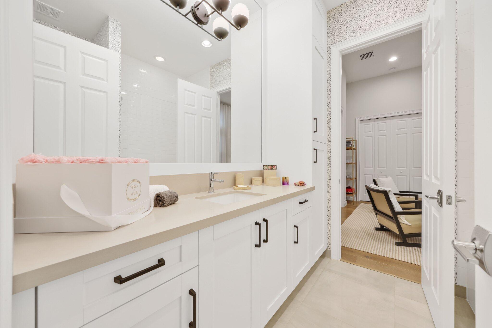 9137 Benedetta Place Boca Raton, FL 33496 - Photo 28 of 48 Guest Bath