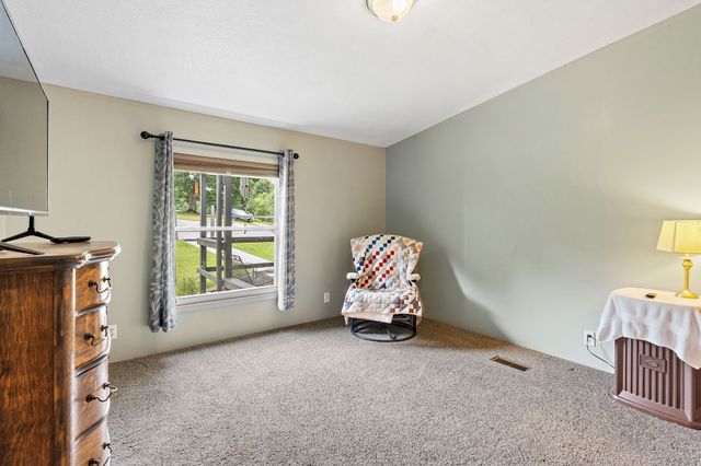 a view of a house with backyard and garden