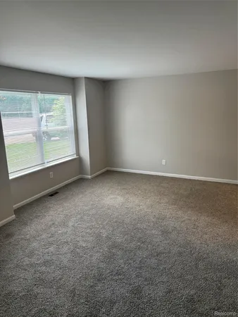 $1,895 | 1106 Oak Valley Drive, Bloomfield Hills, MI 48302