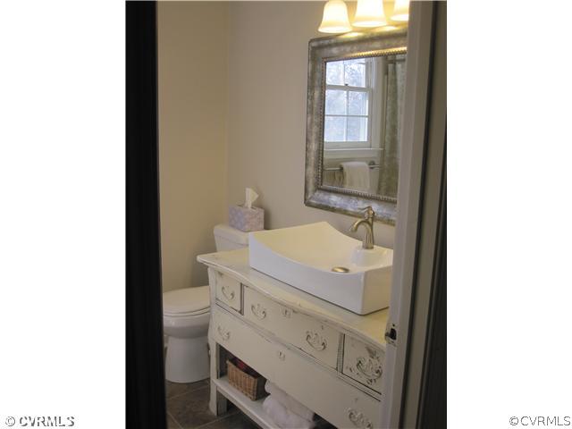 9279 Drawbridge Road Mechanicsville, VA 23116 - Photo 8 of 14 a utility room with dryer and washer
