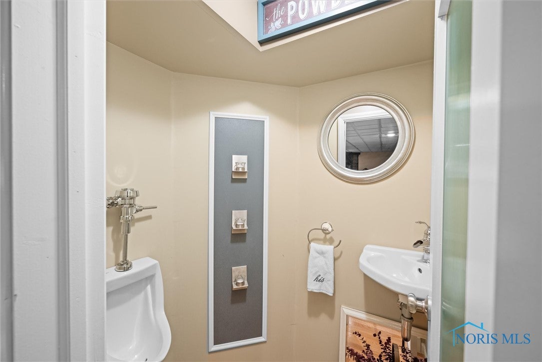 1951 Richmond Road Toledo, OH 43607 - Photo 29 of 45 Lower level half bath