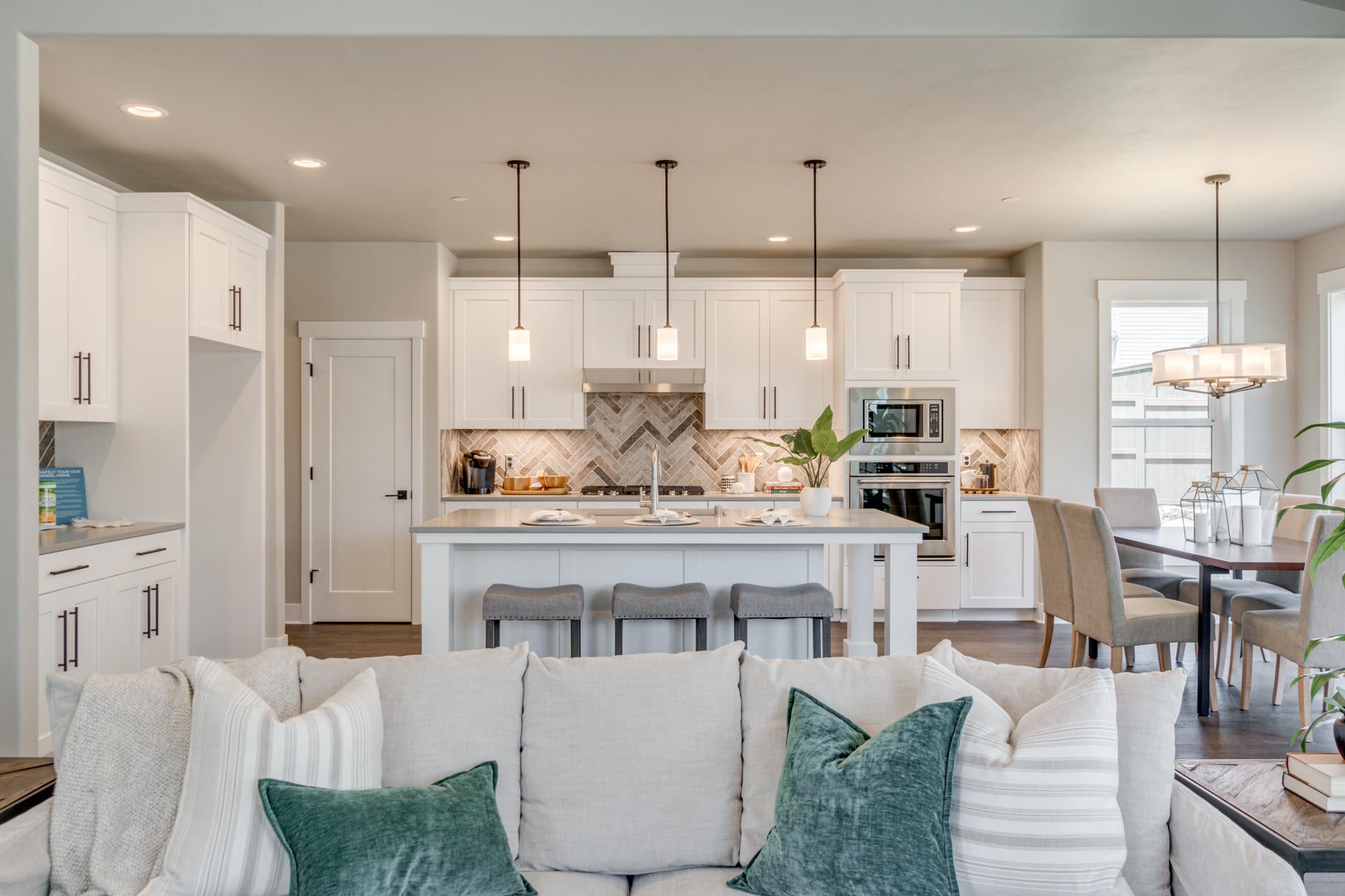 3064 Northwest Hidden Rdg Drive Bend, OR 97703 - Photo 11 of 28 Photos are of like model