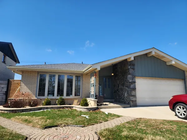$3,850 | 9728 South Tripp Avenue, Oak Lawn, IL 60453