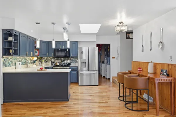 $3,850 | 9728 South Tripp Avenue, Oak Lawn, IL 60453