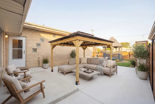 $3,850 | 9728 South Tripp Avenue, Oak Lawn, IL 60453