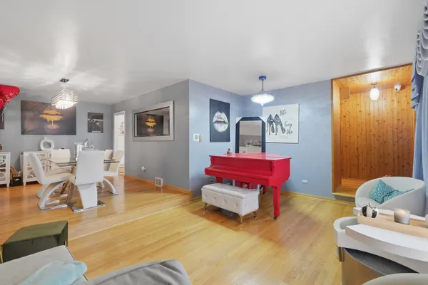 $3,850 | 9728 South Tripp Avenue, Oak Lawn, IL 60453