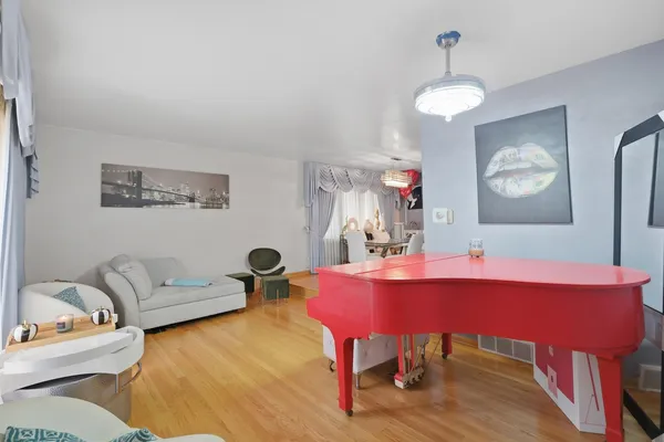 $3,850 | 9728 South Tripp Avenue, Oak Lawn, IL 60453