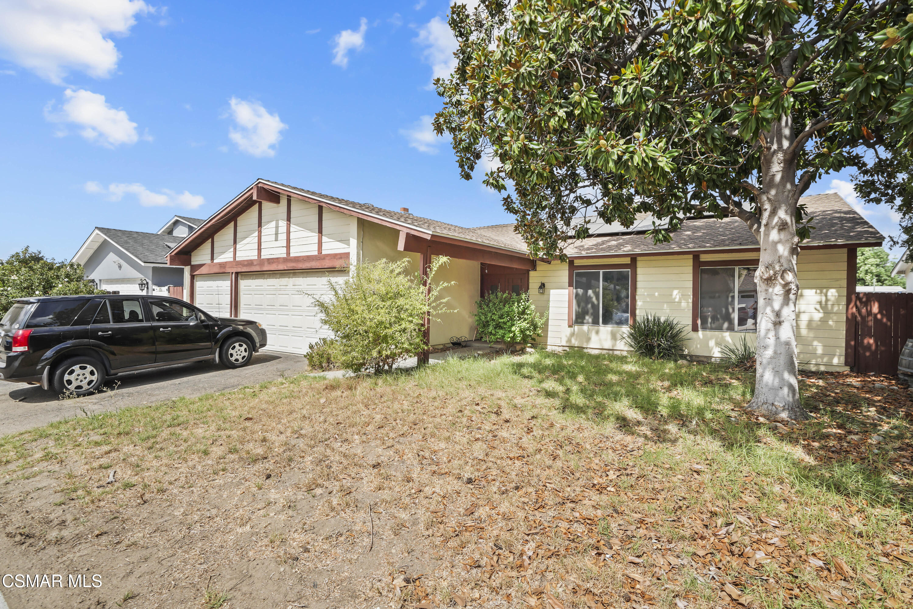 887 Erringer Road Simi Valley, CA 93065 - Photo 3 of 22 DSC04040