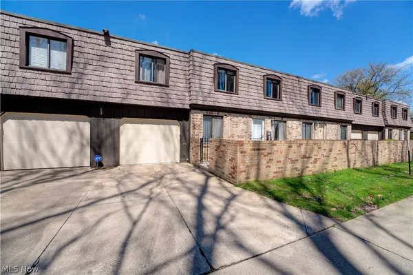 $225,000 | 727 Tollis Parkway, Broadview Heights, OH 44147