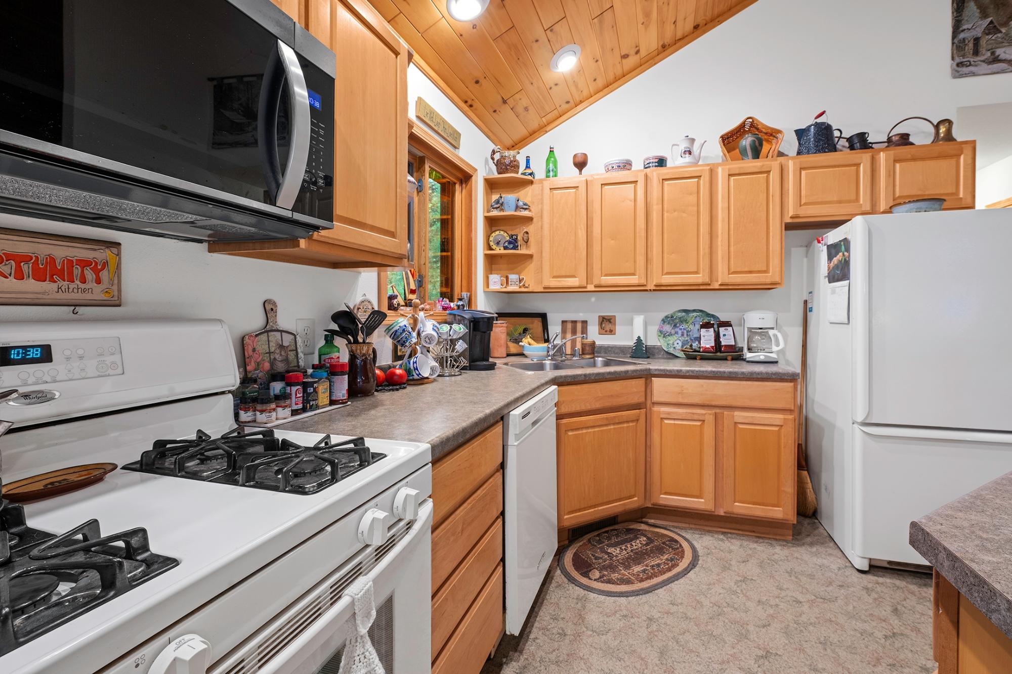 8644 Boettcher Road Eagle River, WI 54521 - Photo 6 of 34 Gallery Image 6