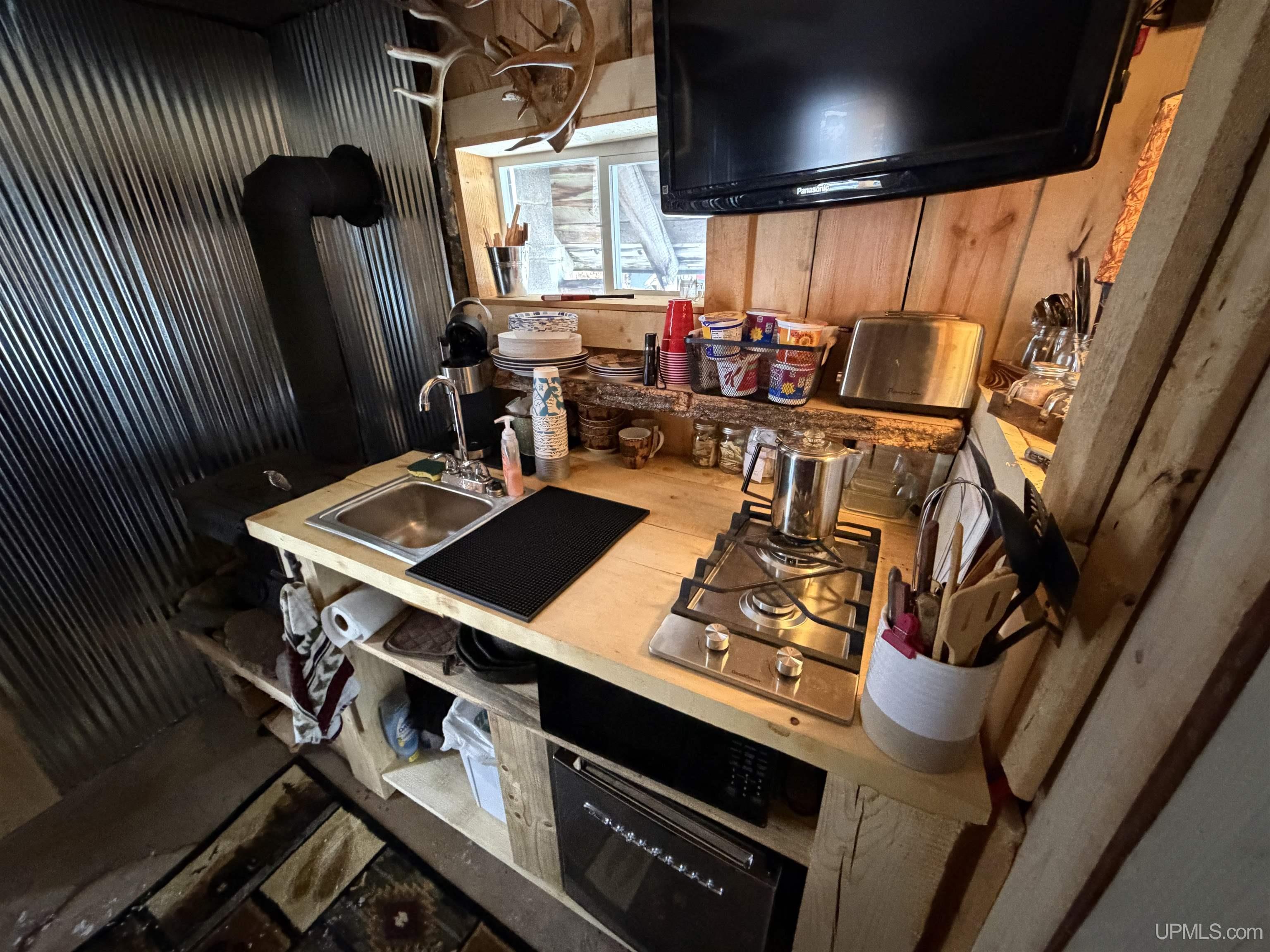 328 Clark Creek Road Negaunee, MI 49866 - Photo 5 of 89 Gallery Image 5