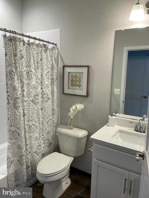1955 Roland Clarke Place, Unit 29 Reston, VA 20191 - Photo 6 of 27 FULL GUEST BATH. TOTAL OF 4.5 BATHS IN HOME.
