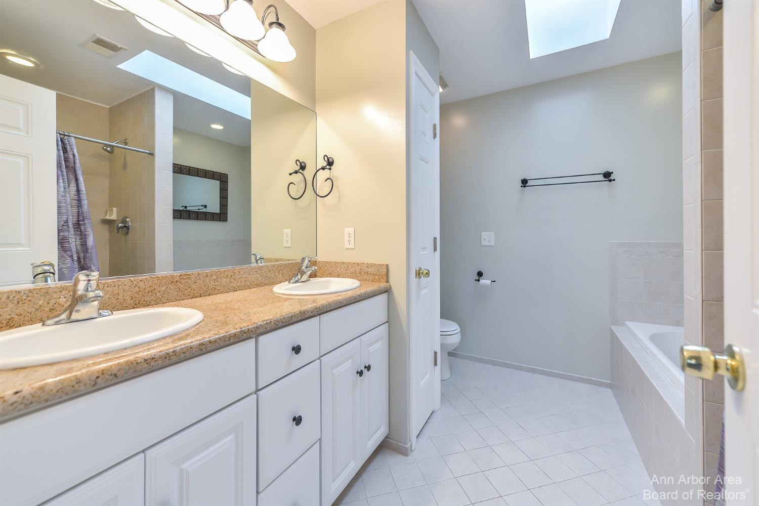 7620 Fox Trace Road Dexter, MI 48130 - Photo 35 of 58 Master bath