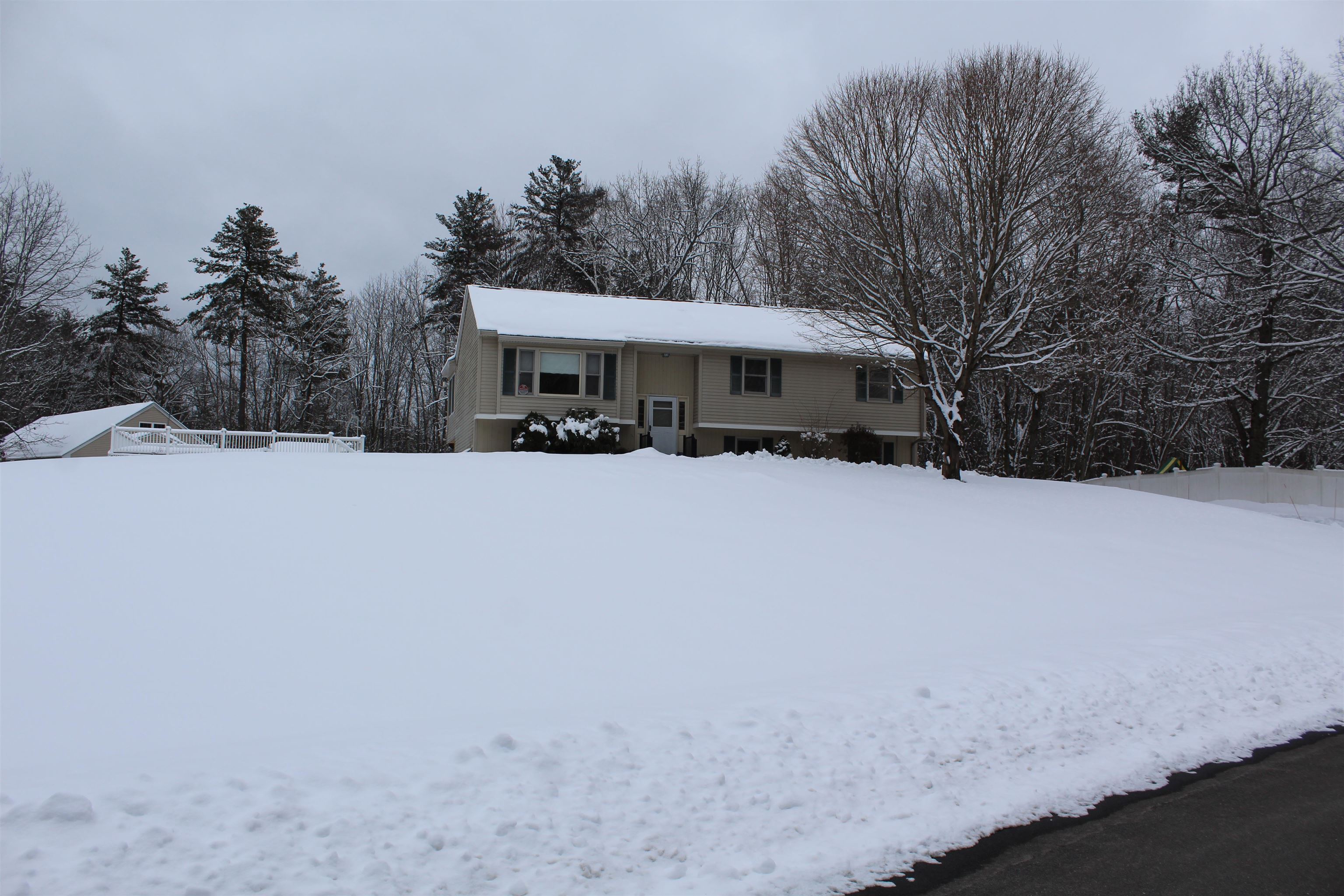 16 Towne Drive Derry, NH 03038 - Photo 1 of 44