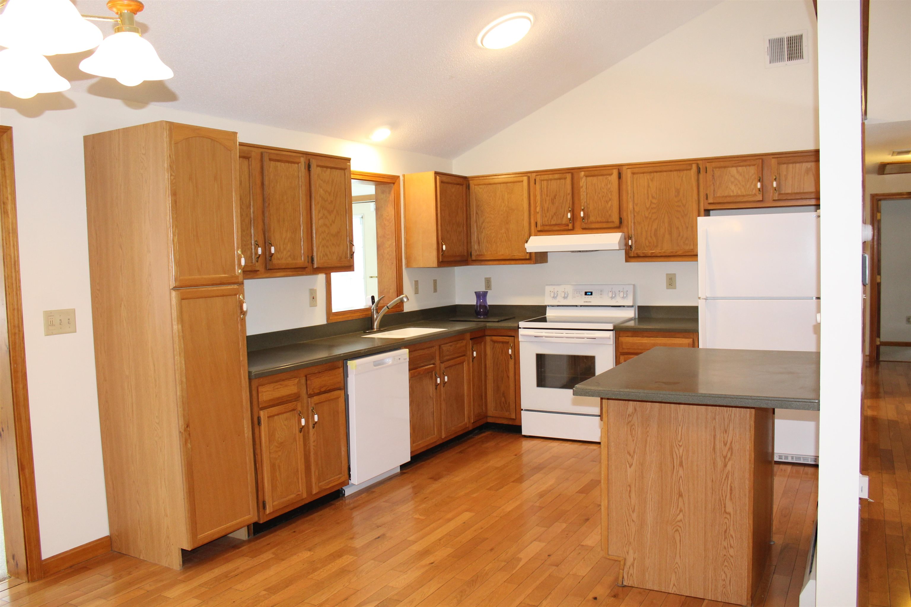 16 Towne Drive Derry, NH 03038 - Photo 29 of 46