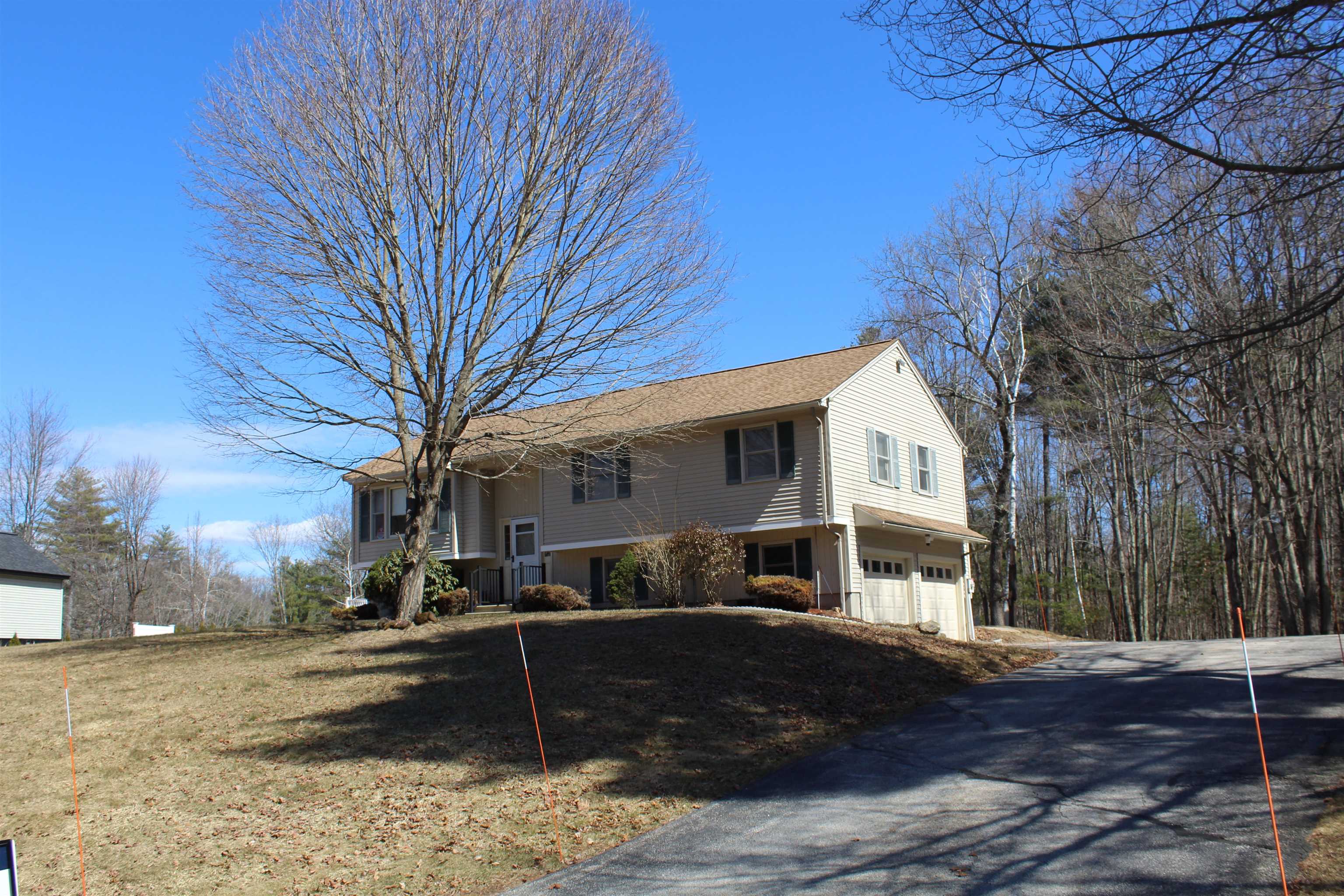 16 Towne Drive Derry, NH 03038 - Photo 3 of 46