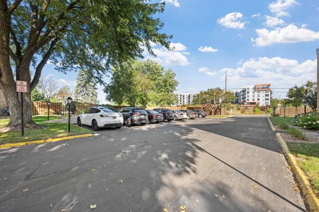 $119,900 | 9141 Highway 55, Unit 101, Golden Valley, MN 55427