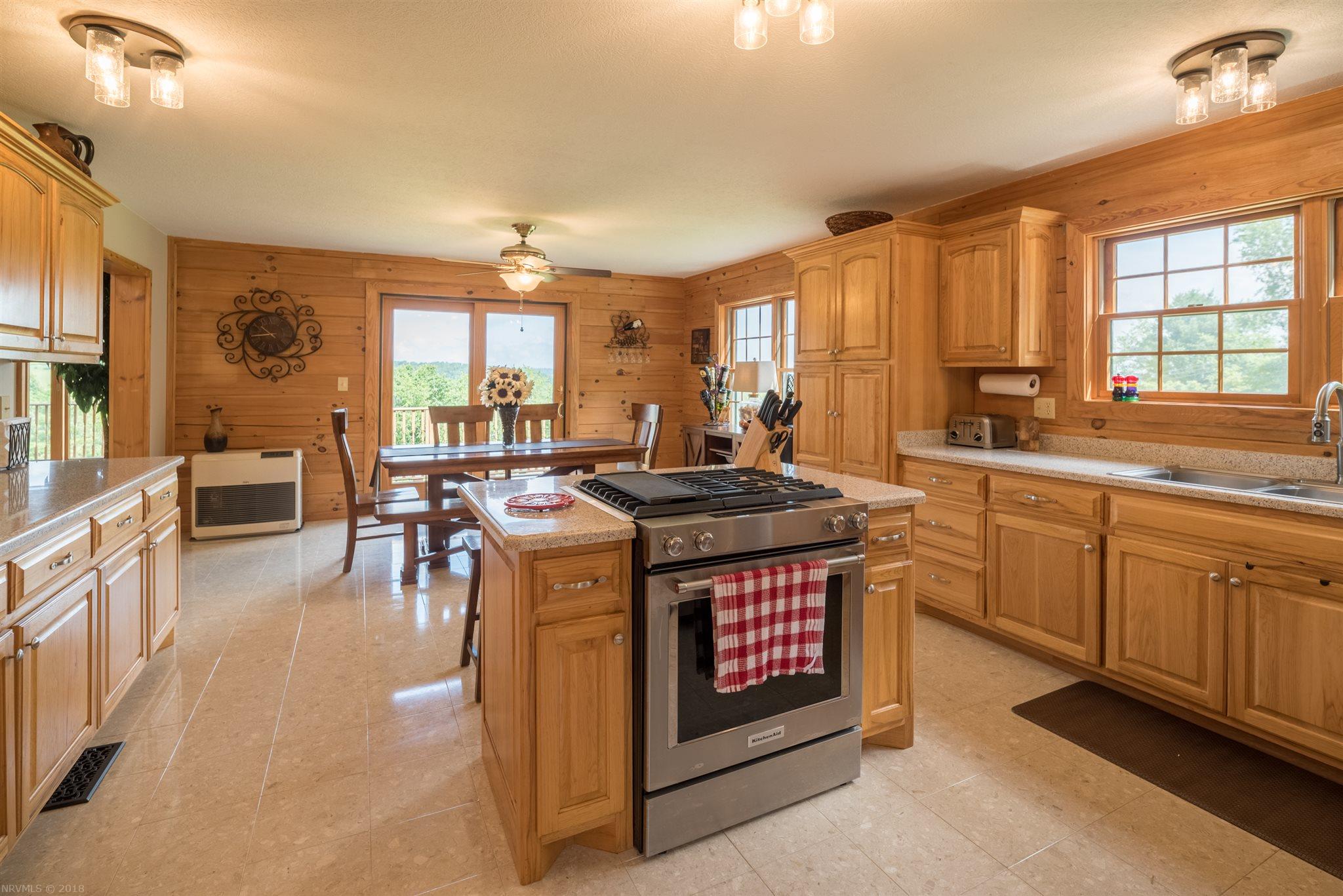 187 Hemlock Ridge Road Hillsville, VA 24343 - Photo 4 of 39 Gallery Image 4