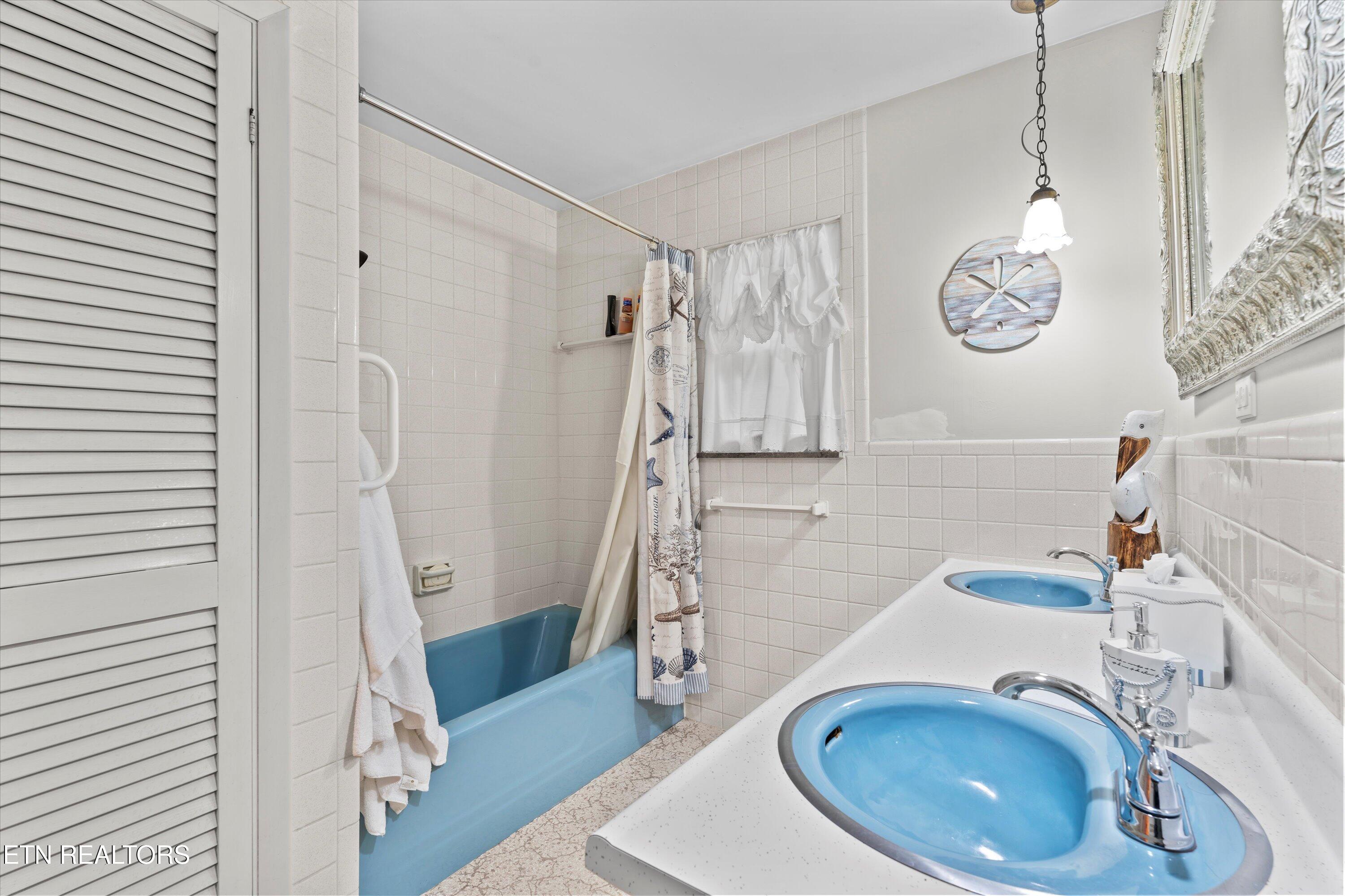 56 Pine Road Norris, TN 37828 - Photo 27 of 40 Full Bathroom