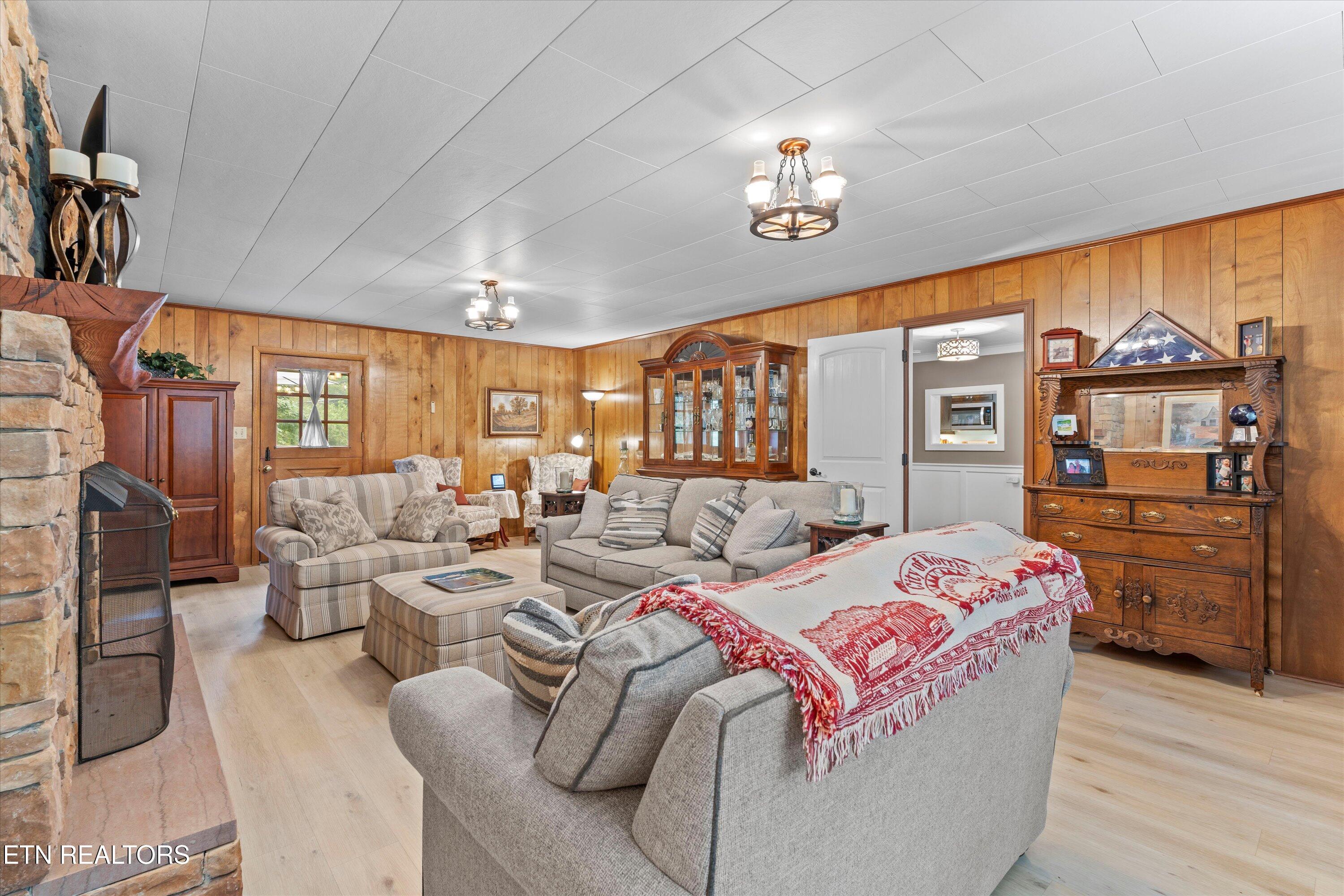 56 Pine Road Norris, TN 37828 - Photo 5 of 40 Large Spacious Family Room