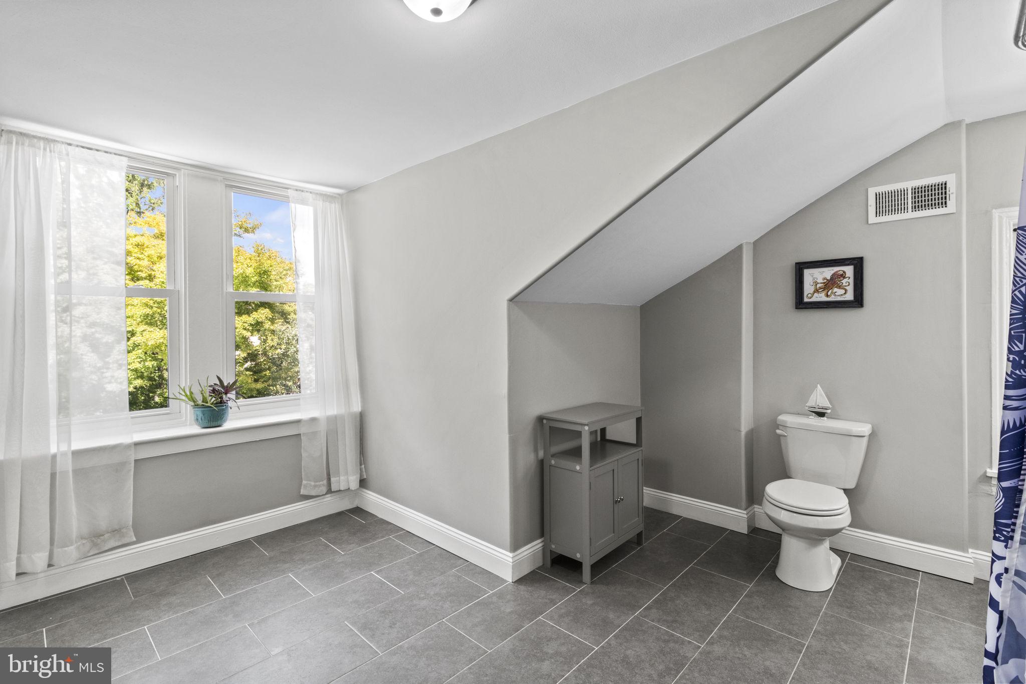 368 Martin Street Philadelphia, PA 19128 - Photo 39 of 45 3rd floor bath