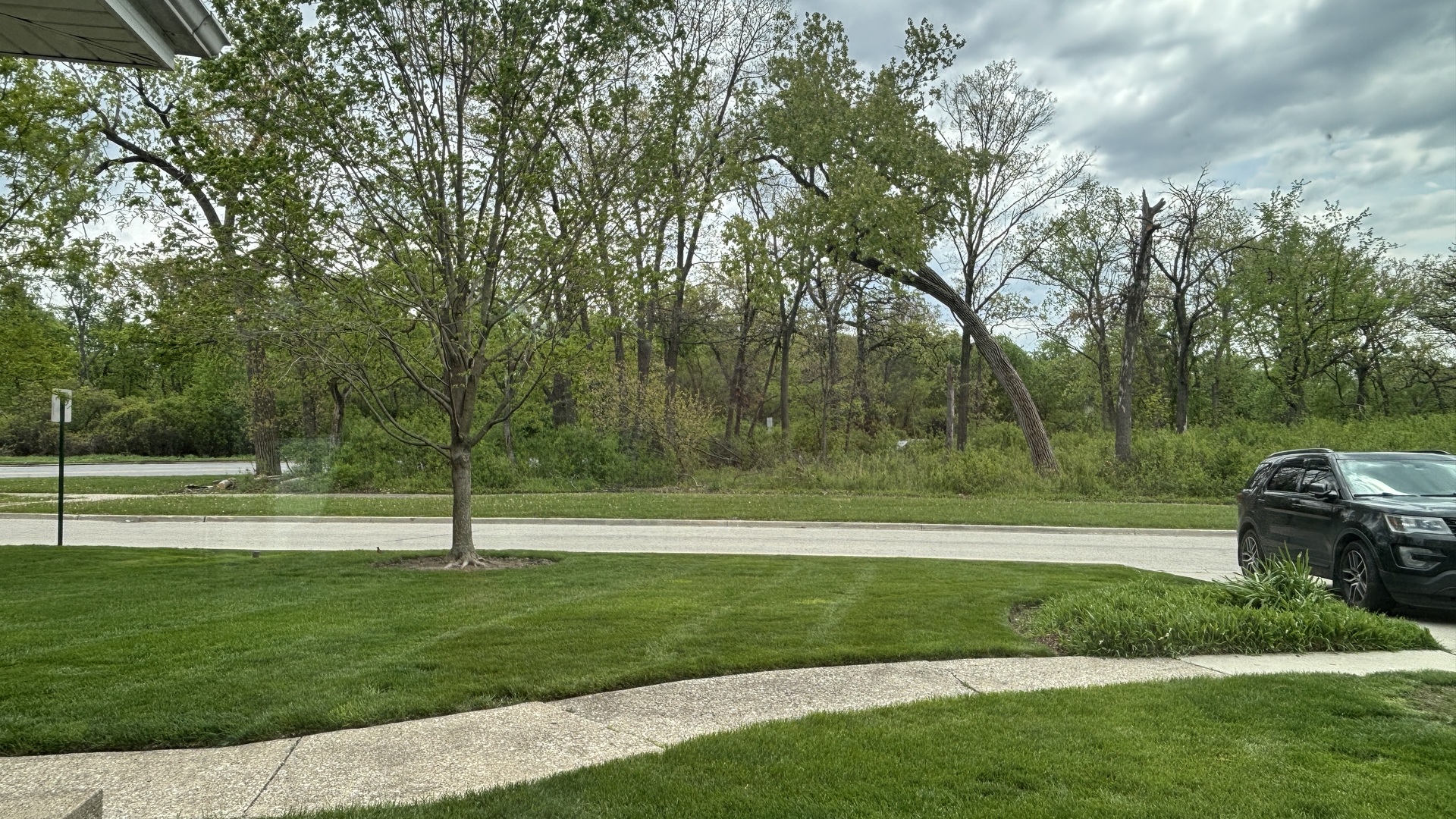 168 Waubansee Road Riverside, IL 60546 - Photo 3 of 21