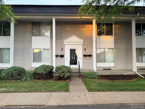 $1,600 | 28096 Universal Drive, Warren, MI 48092