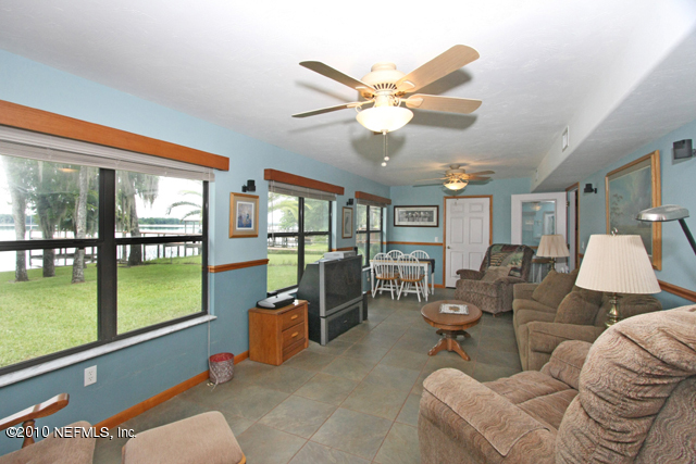 126 Riverside Drive Satsuma, FL 32189 - Photo 13 of 22 Florida Room View 1