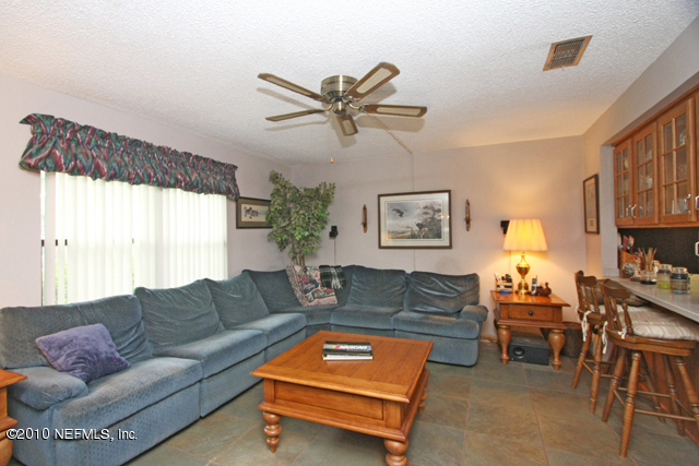 126 Riverside Drive Satsuma, FL 32189 - Photo 3 of 22 Living Room View