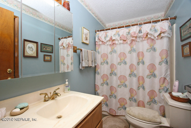 126 Riverside Drive Satsuma, FL 32189 - Photo 8 of 22 Master Bathroom