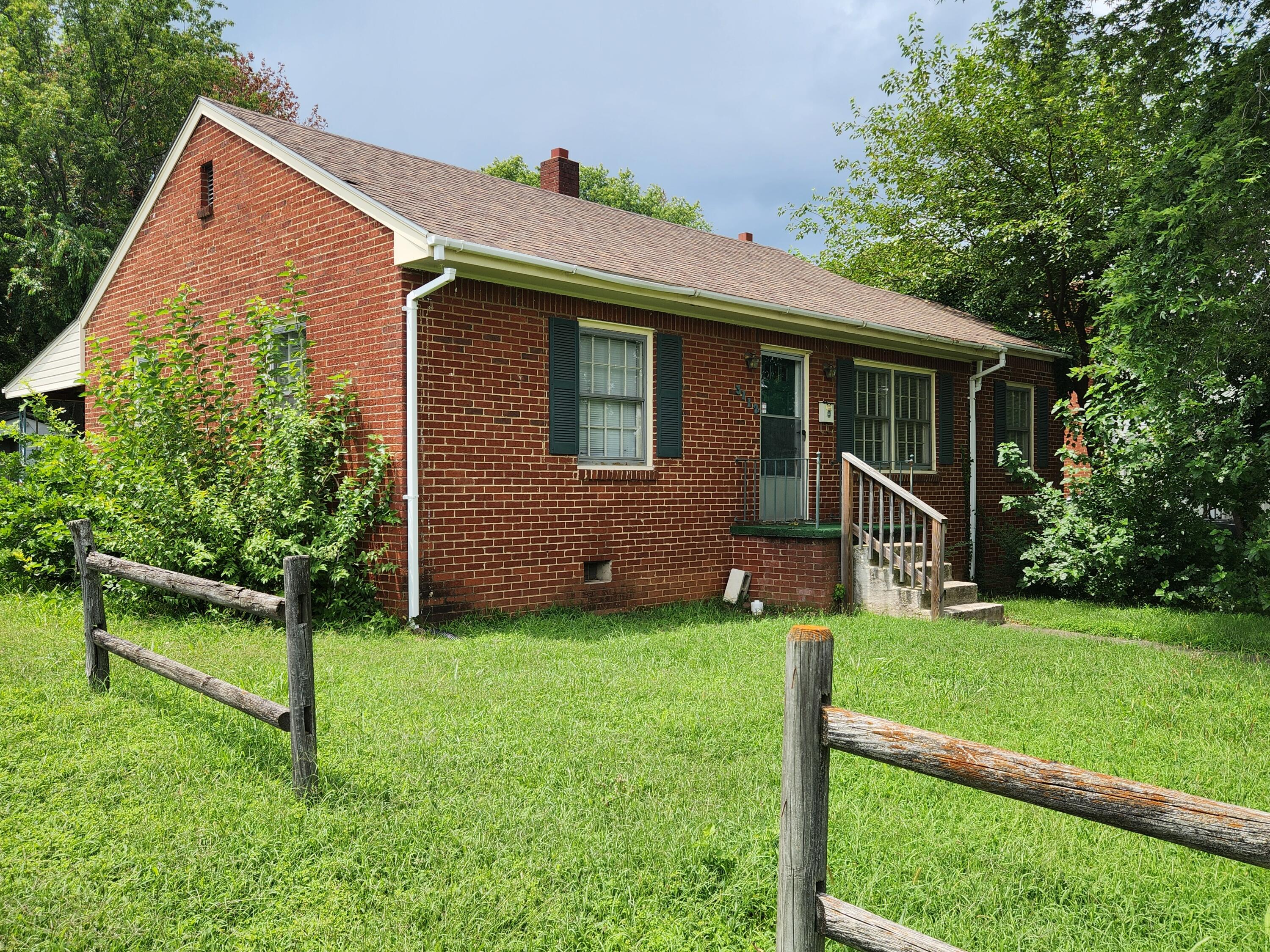 3112 Plantation Road Northeast Roanoke, VA 24012 - Photo 2 of 31 112