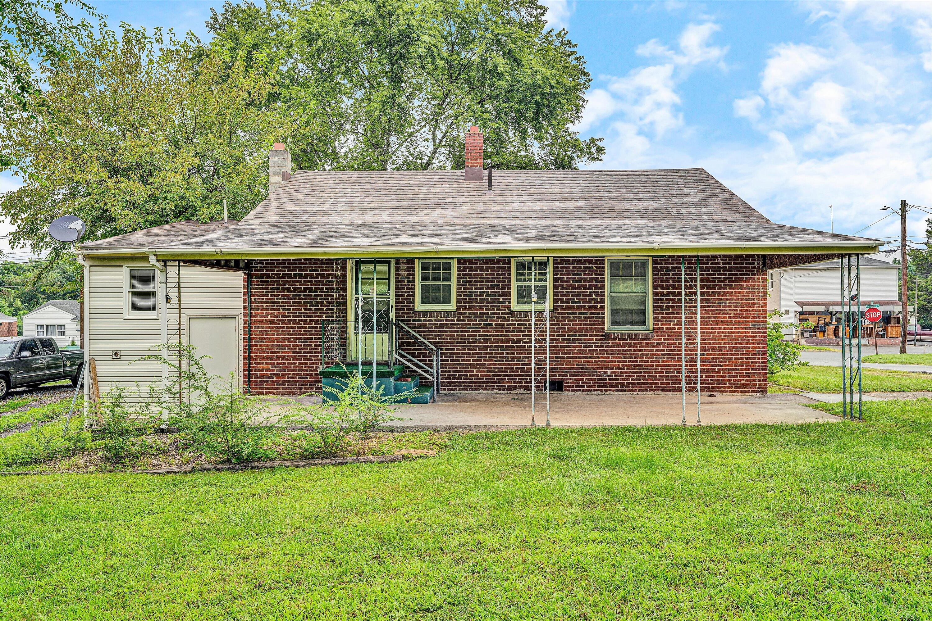 3112 Plantation Road Northeast Roanoke, VA 24012 - Photo 26 of 31 27-DSC07338