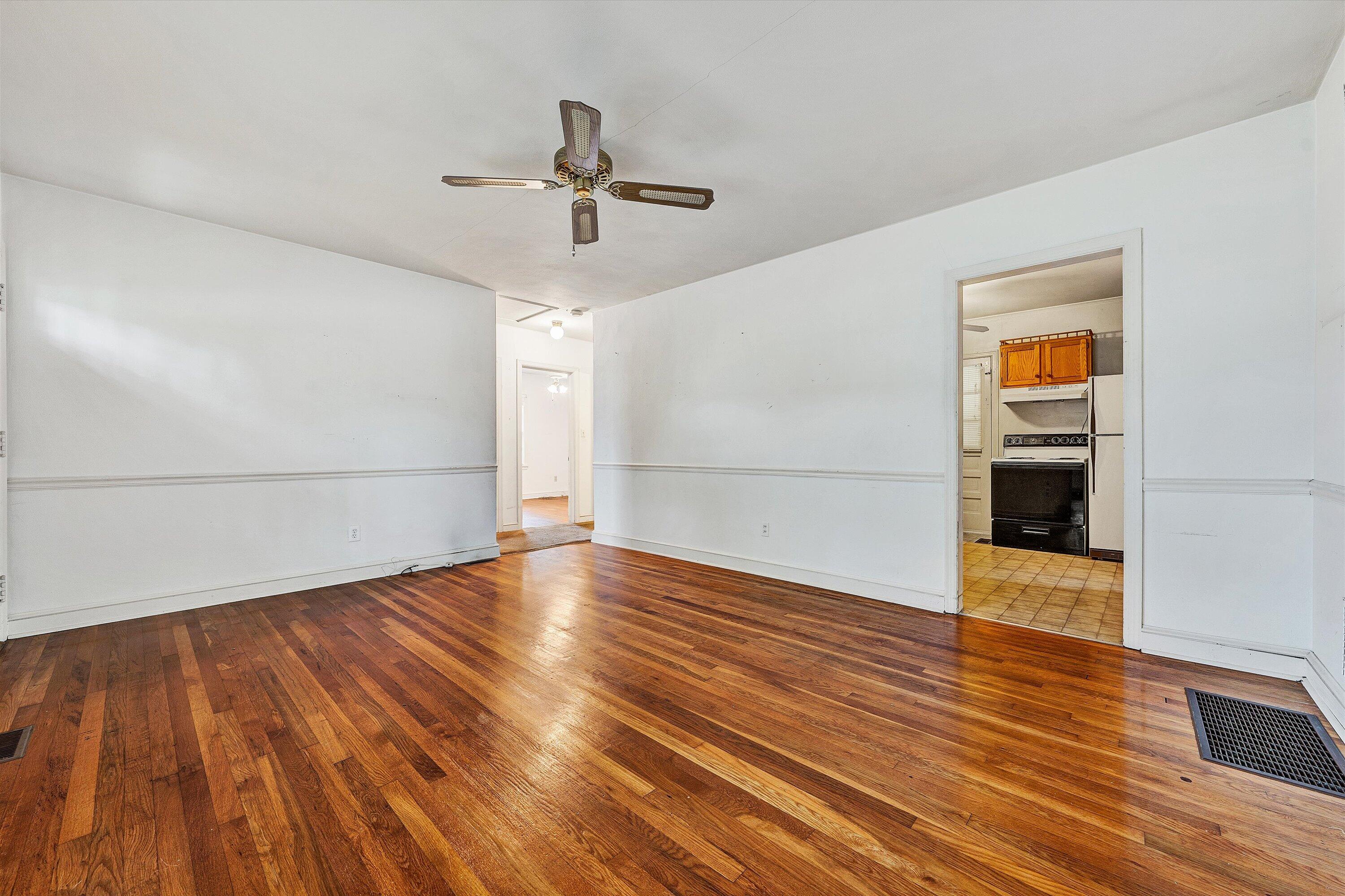 3112 Plantation Road Northeast Roanoke, VA 24012 - Photo 8 of 31 07-DSC07275