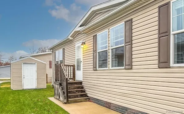 $119,900 | 6267 Imperial Drive, Fenton, MI 48430