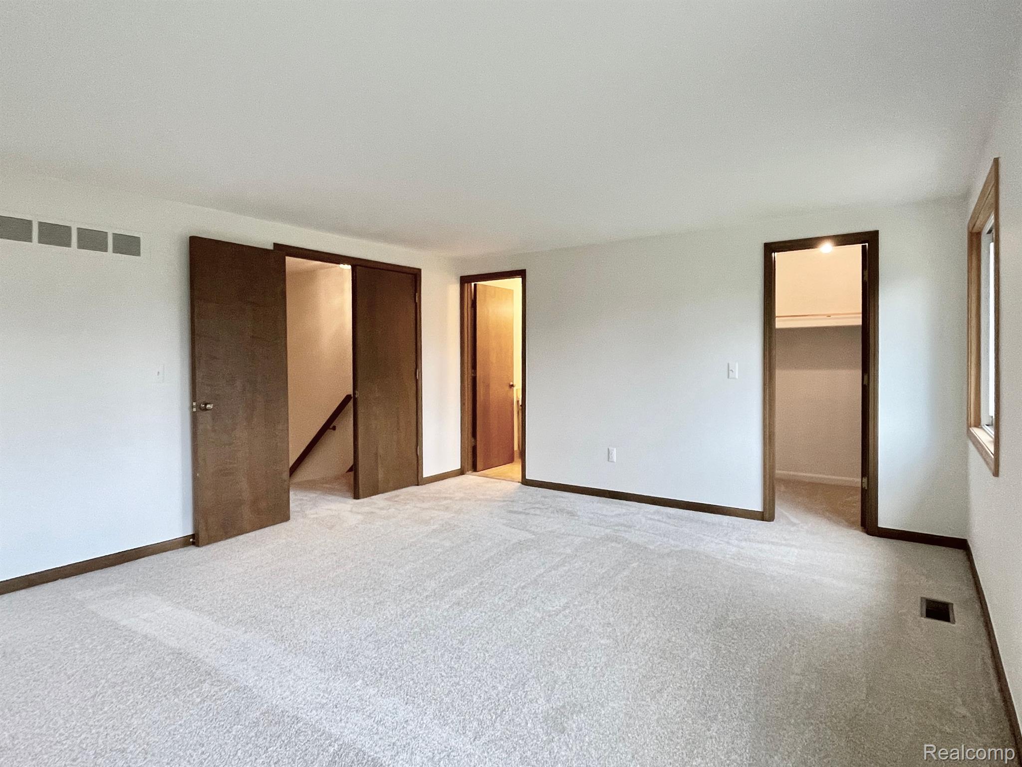 5009 Aintree Road Rochester, MI 48306 - Photo 22 of 41 Primary suite with walk-in closet