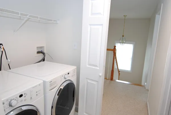 $2,975 | 109 Overlook Circle, Hudson, NH 03051