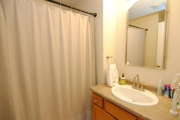 $2,975 | 109 Overlook Circle, Hudson, NH 03051