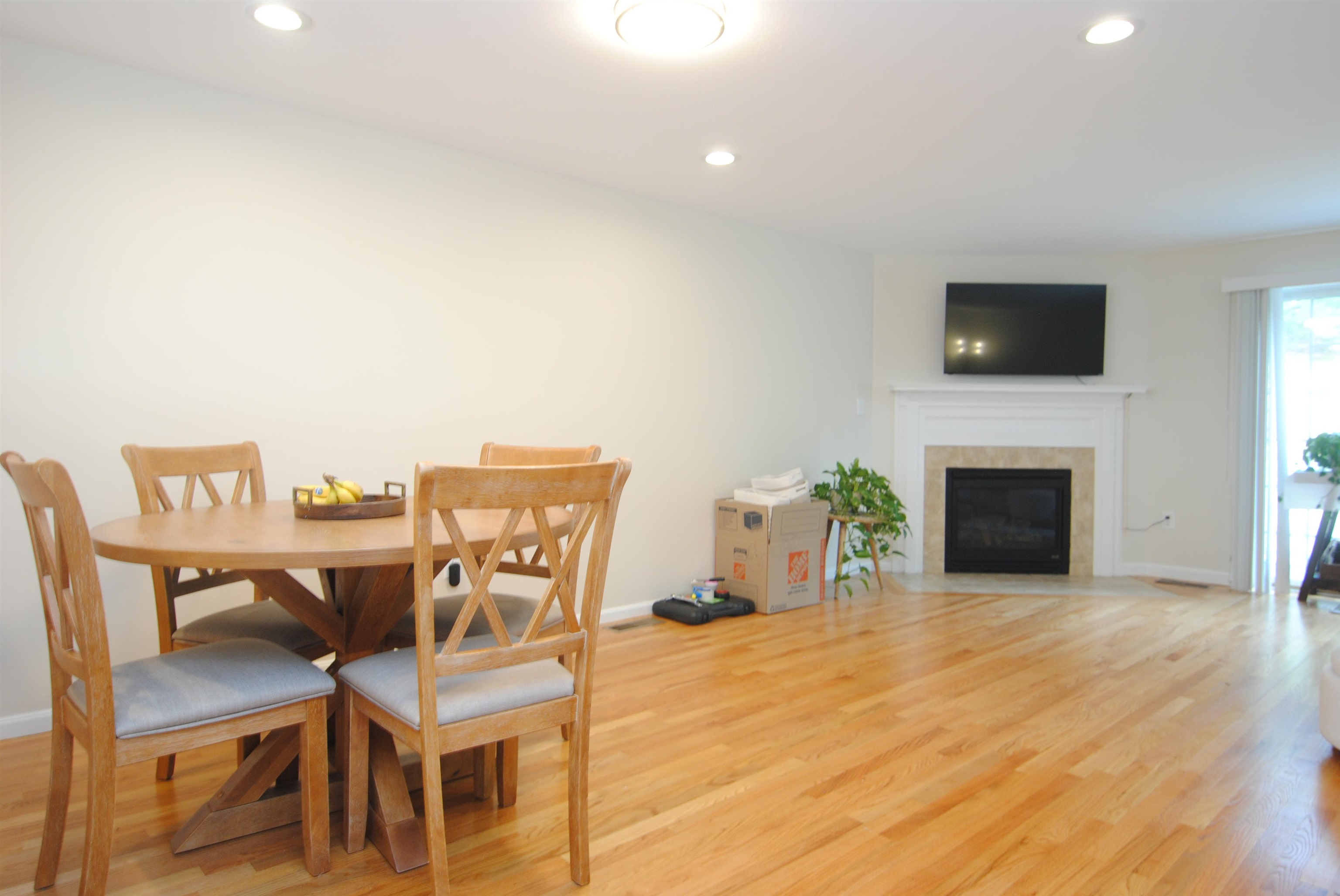 109 Overlook Circle Hudson, NH 03051 - Photo 2 of 24