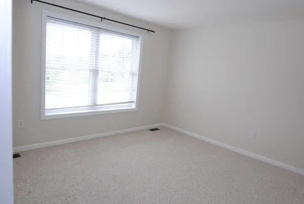 $2,975 | 109 Overlook Circle, Hudson, NH 03051